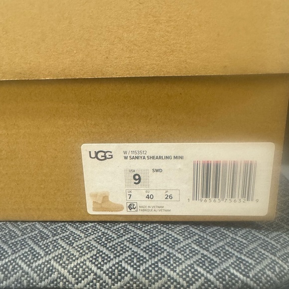 UGG SANIYA SHEARLING MINI SIZE 9 WOMAN’S NIB CREME - Picture 6 of 6
